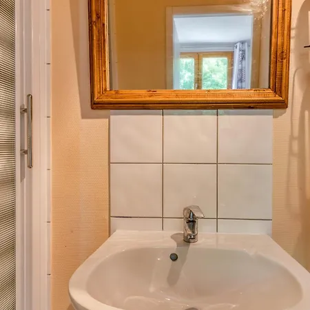 Les Lys Oranges Lägenhet